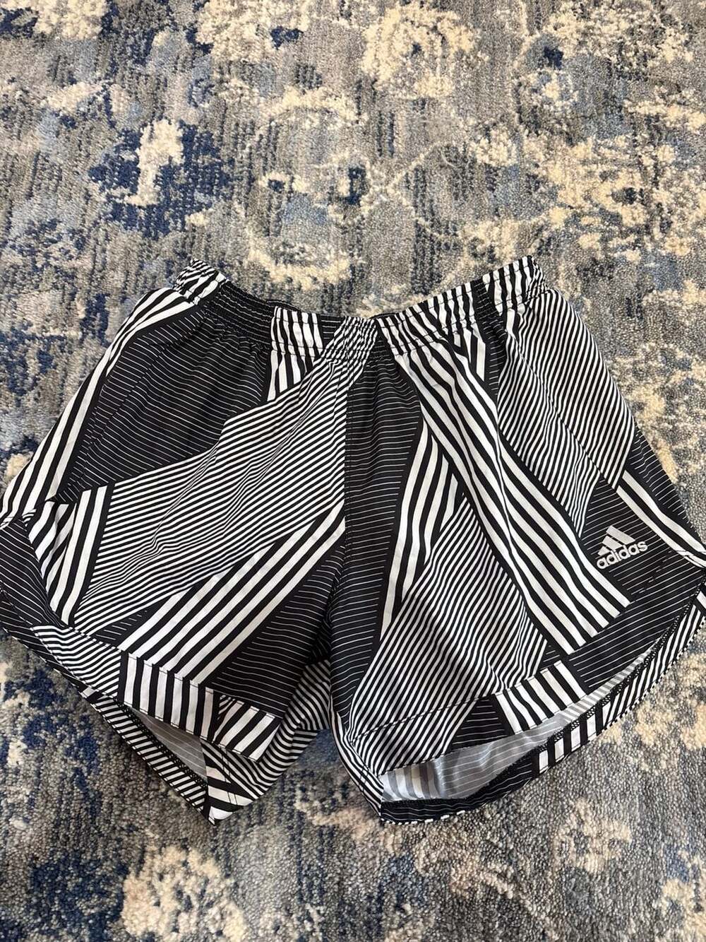 Adidas Shorts youth Size L (14) Black White Pattern